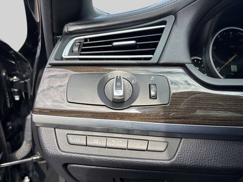 Used 2015 BMW 750Li xDrive image 16