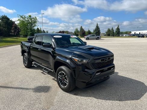Used 2026 Toyota Tacoma TRD Sport AWD/4WD image 3