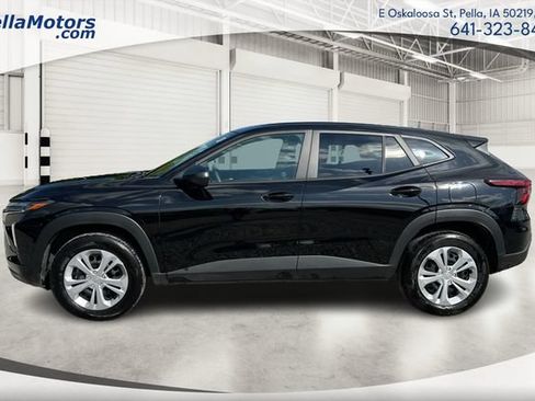Used 2026 Chevrolet Trax LS FWD image 6