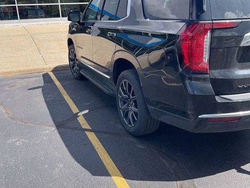 Used 2024 GMC Yukon SLT w/ SLT Luxury Package AWD/4WD image 2