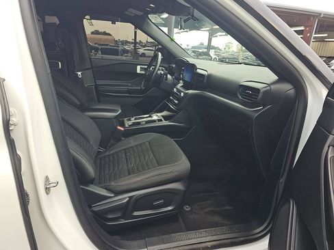 Used 2020 Ford Explorer XLT w/ Class III Trailer Tow Package AWD/4WD image 5