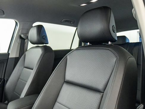 Used 2020 Volkswagen Tiguan SE FWD image 20