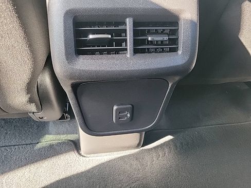 Used 2024 Chevrolet Equinox LT AWD/4WD image 11
