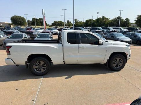 Certified 2025 Nissan Frontier SV w/ SV Convenience Package RWD image 8