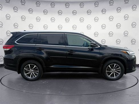 Used 2017 Toyota Highlander XLE w/ Protection Package #3 image 6