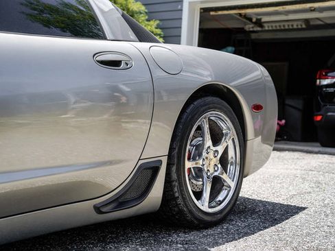 Used 2000 Chevrolet Corvette Coupe w/ Roof Pkg RWD image 49