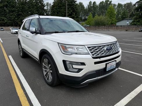 Used 2017 Ford Explorer Platinum AWD/4WD image 2
