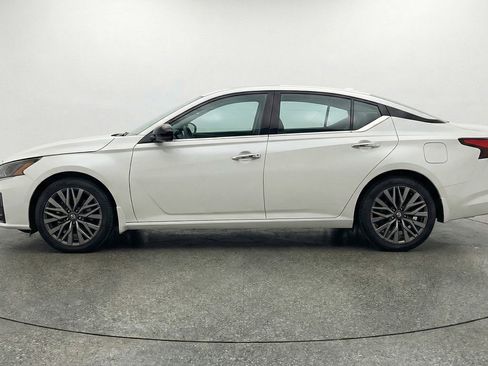 Used 2025 Nissan Altima 2.5 SV image 5