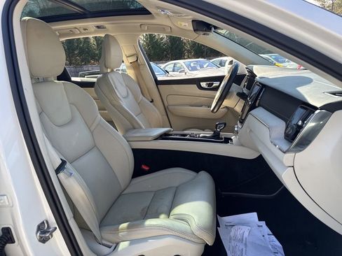 Used 2018 Volvo XC60 T5 Inscription w/ Luxury Seat Package image 8