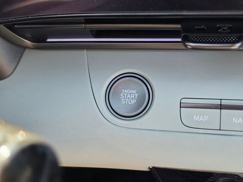 New 2026 Hyundai Elantra Limited FWD image 31
