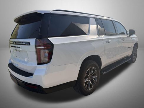Used 2023 Chevrolet Suburban Z71 w/ Luxury Package image 3