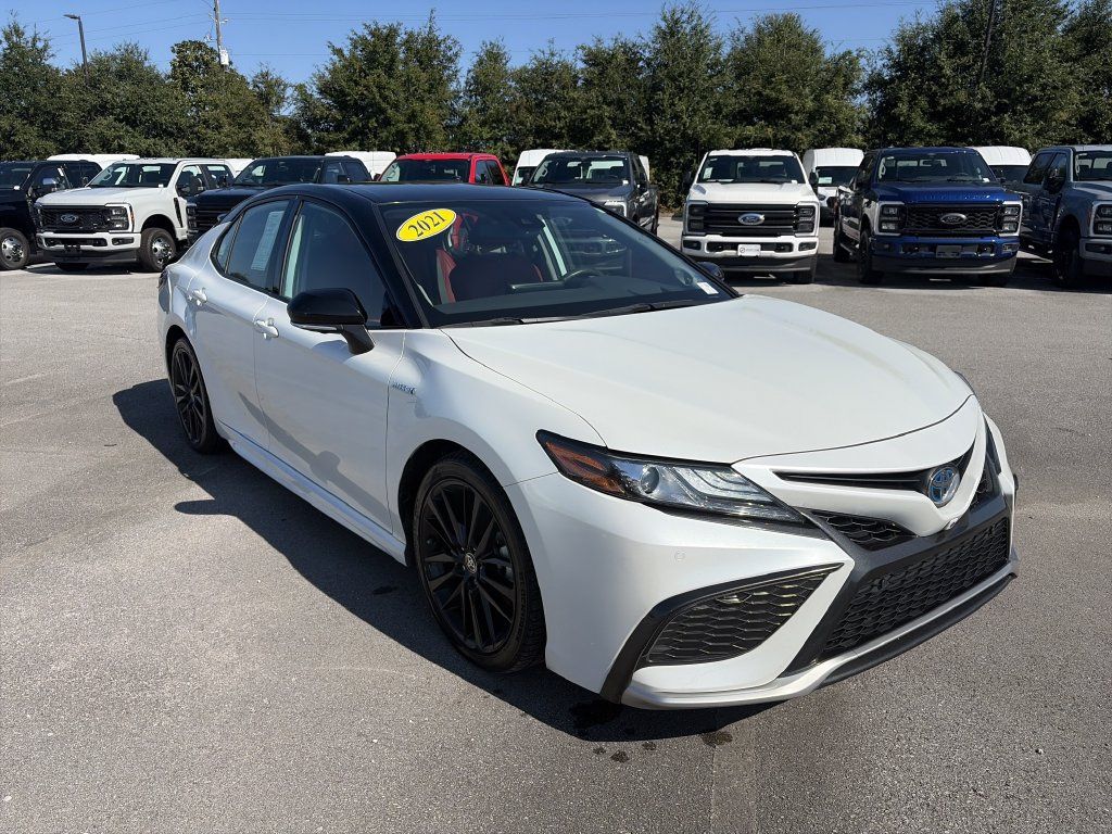 Used 2021 Toyota Camry XSE w/ Navigation Upgrade Package FWD image 9
