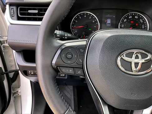 Used 2022 Toyota RAV4 XLE Premium AWD/4WD image 11