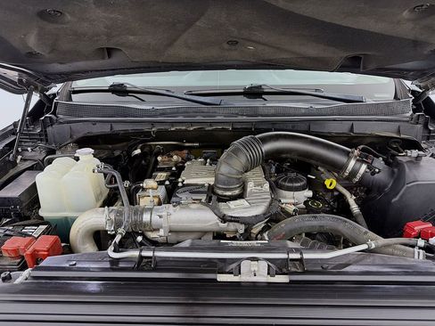 Used 2017 Nissan Titan SV image 29