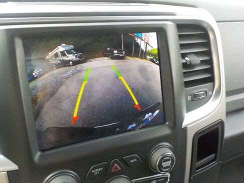 Used 2018 RAM 2500 SLT w/ Luxury Group AWD/4WD image 16