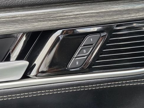 Used 2024 Jeep Wagoneer Series II w/ Flexible Seating Group RWD image 32