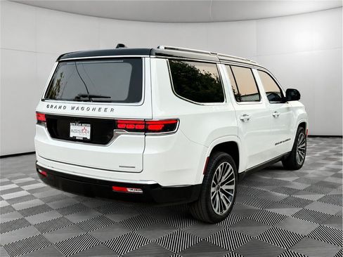 Used 2024 Jeep Grand Wagoneer Series III w/ HD Trailer Tow Package AWD/4WD image 5