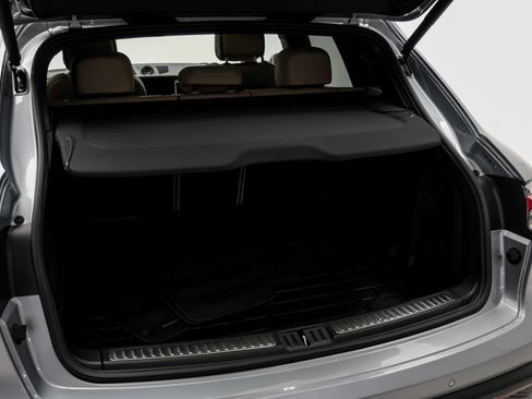 Used 2024 Porsche Macan AWD/4WD image 53