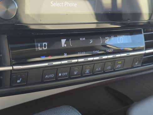 Used 2024 Toyota Sienna XLE image 26