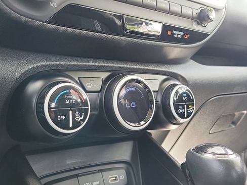 Used 2022 Hyundai Venue Limited w/ Cargo Package FWD image 25