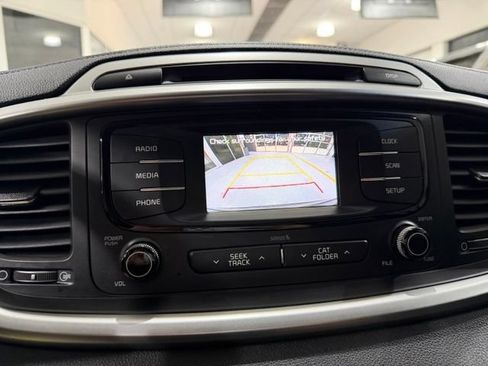 Used 2017 Kia Sorento FWD image 25
