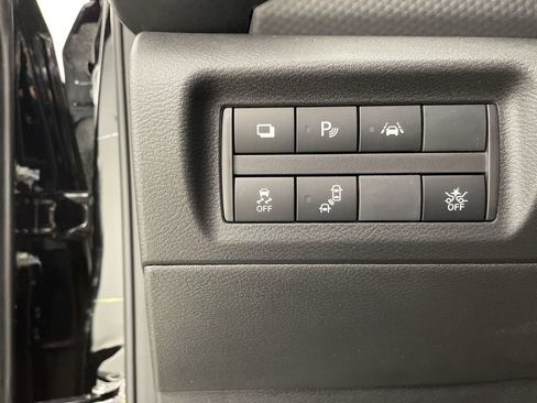 Certified 2025 Nissan Kicks Play S image 27