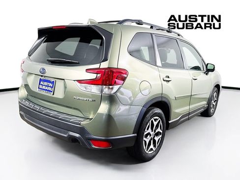 Used 2019 Subaru Forester Premium AWD/4WD image 7