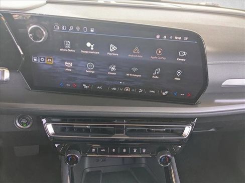 Used 2024 Chevrolet Traverse LT image 15