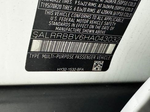 Used 2017 Land Rover Discovery HSE image 37