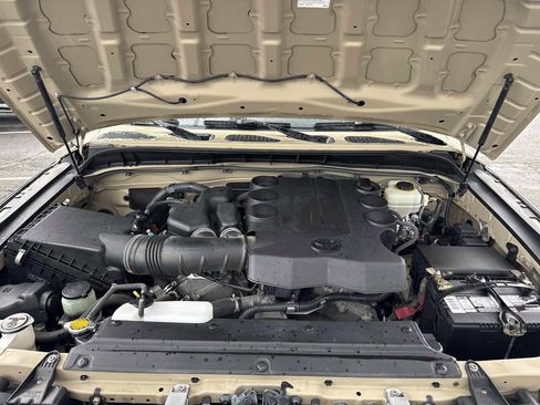 Used 2014 Toyota FJ Cruiser 4WD w/ Upgrade Package image 23