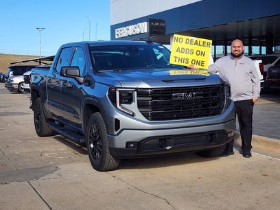 New 2026 GMC Sierra 1500 Elevation w/ LPO, Elevation Black Package