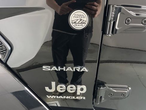 Used 2024 Jeep Wrangler Unlimited Sahara w/ Technology Group AWD/4WD image 35
