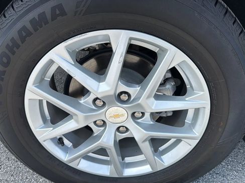 Used 2023 Chevrolet Equinox LS AWD/4WD image 36