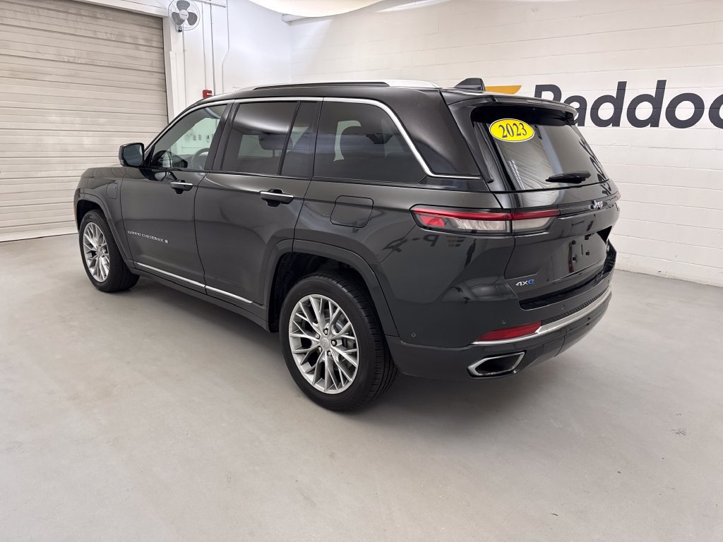 Used 2023 Jeep Grand Cherokee Summit AWD/4WD image 3