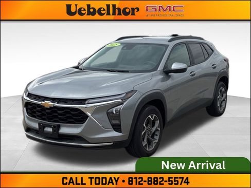 Used 2025 Chevrolet Trax LT w/ LT Convenience Package FWD image 11
