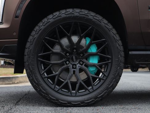 Used 2025 Cadillac Escalade V w/ LPO, ONYX Package image 6