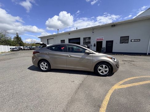 Used 2014 Hyundai Elantra SE FWD image 16