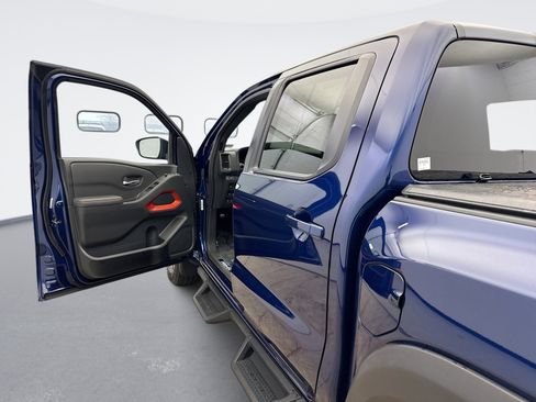 Used 2023 Nissan Frontier PRO-4X w/ Pro Convenience Package image 9