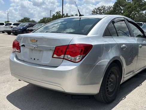 Used 2012 Chevrolet Cruze LS w/ Connectivity Package FWD image 4