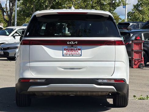 Used 2024 Kia Carnival EX FWD image 5
