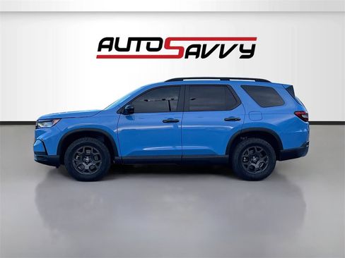 Used 2025 Honda Pilot TrailSport image 4