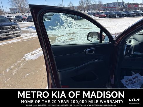 Used 2024 Kia Sorento S w/ Panoramic Sunroof Package image 11