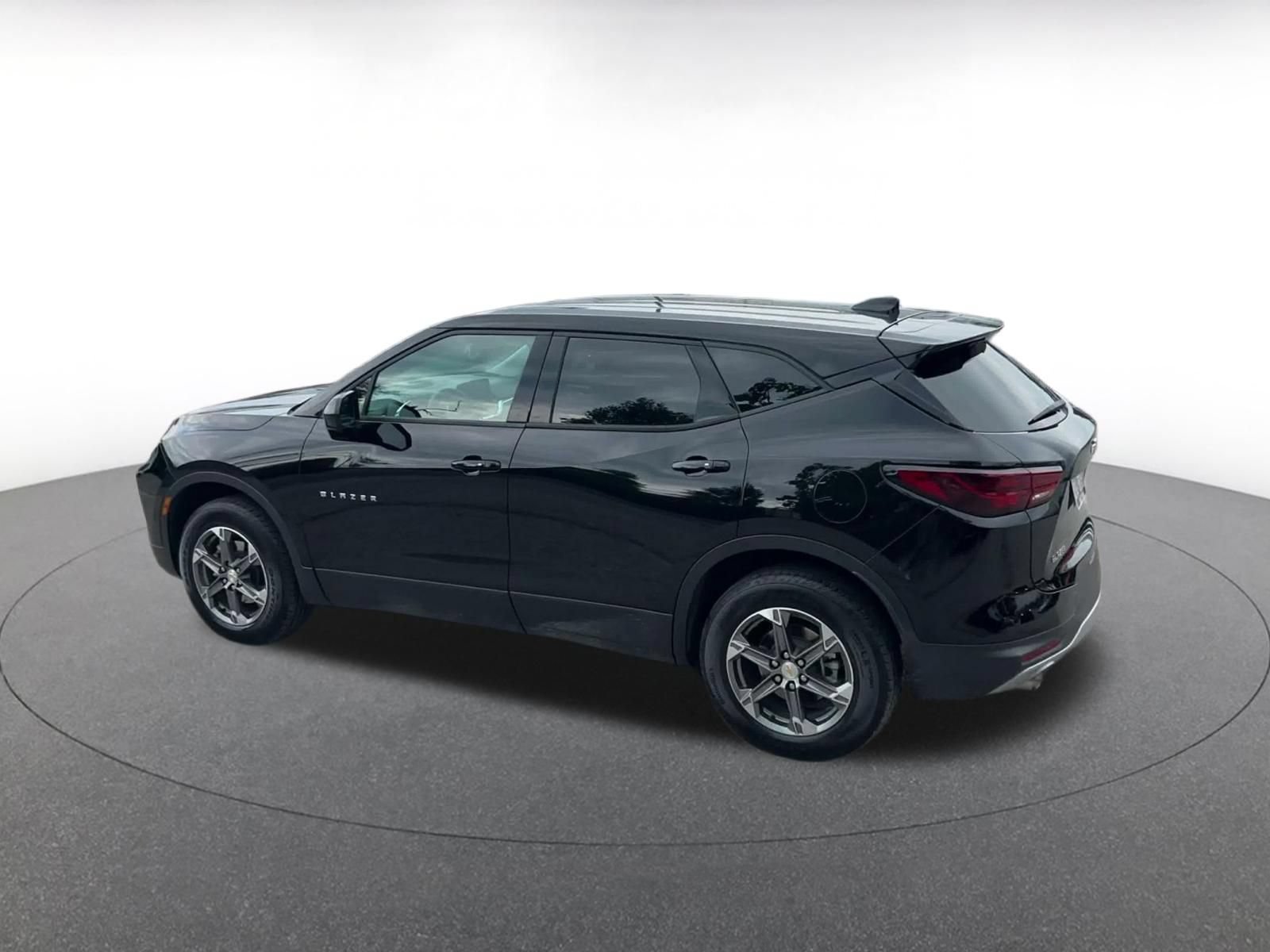 Used 2026 Chevrolet Blazer LT FWD image 9