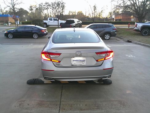 Used 2018 Honda Accord Sport image 11