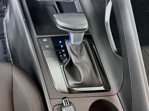 Certified 2025 Hyundai Elantra Sport FWD image 17
