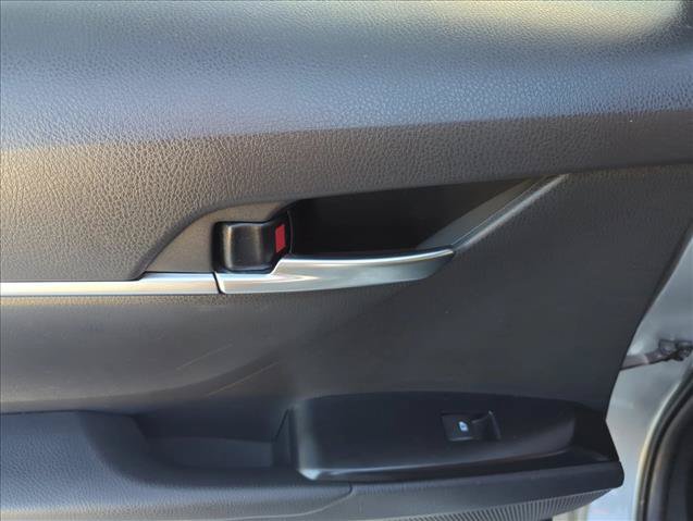 Used 2018 Toyota Camry SE w/ Convenience Package FWD image 8