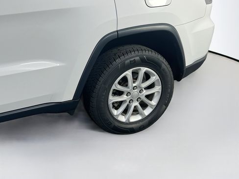 Used 2022 Jeep Grand Cherokee Laredo E image 28