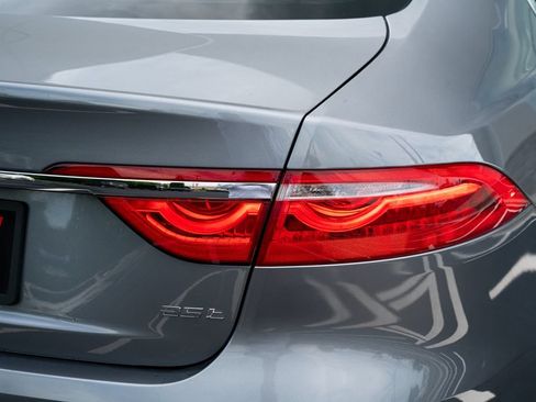 Used 2020 Jaguar XF Premium RWD image 13