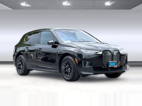 Used 2024 BMW iX xDrive50 w/ Premium Package AWD/4WD image 7