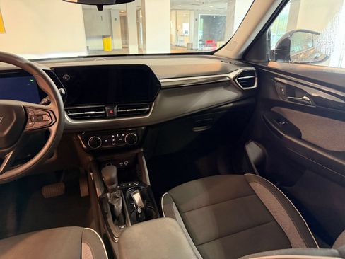 Used 2025 Chevrolet TrailBlazer LT FWD image 34